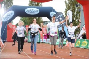 Aleksa, Annette, Tina und Regina am Bodensee - Zieleinlauf Marathon-Staffel 2013